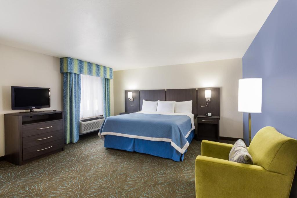 Days Inn & Suites by Wyndham East Flagstaff Grand canyon south rim hotels